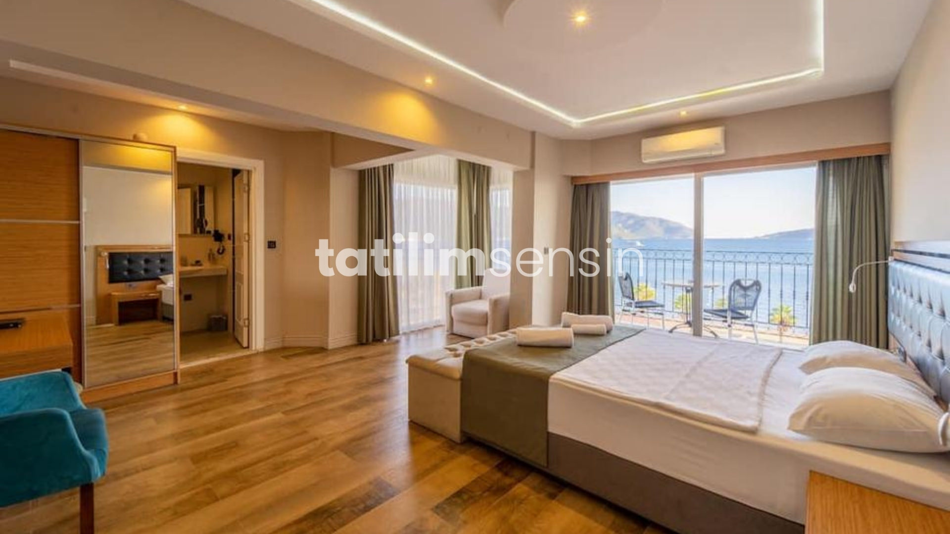 Aurasia Beach Hotel - 9