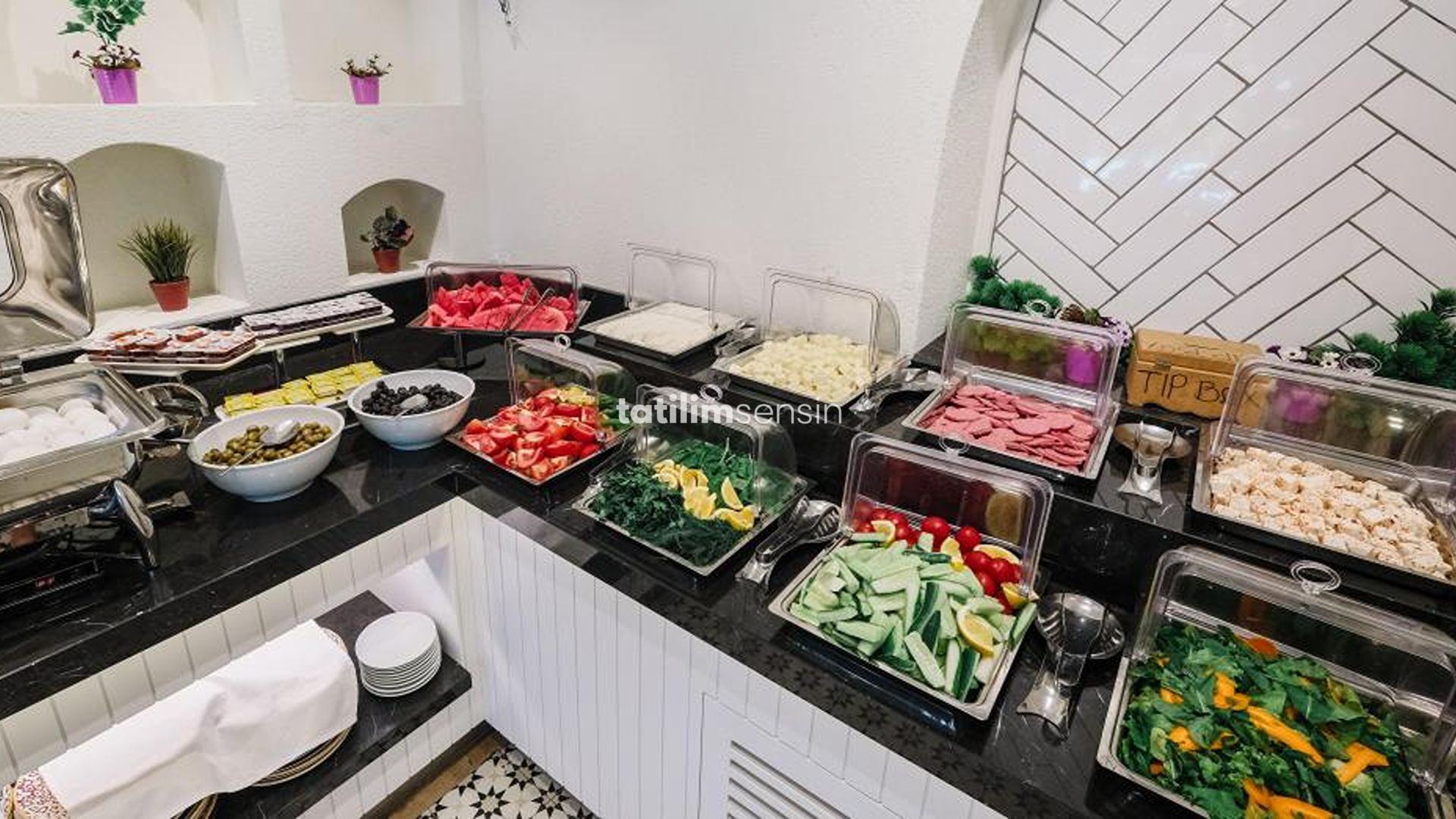 Honeymoon Beach Hotel - 9