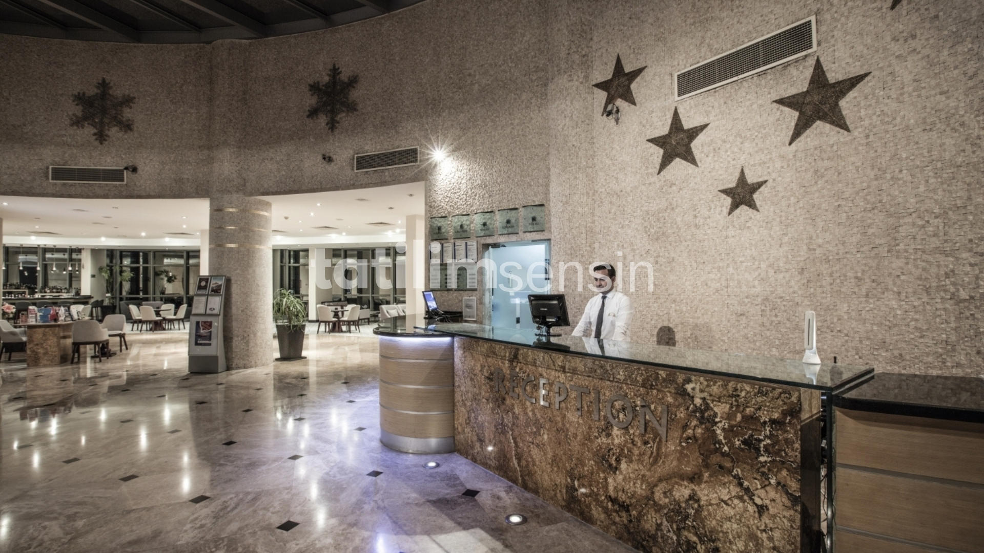 Charisma De Luxe Hotel - 8