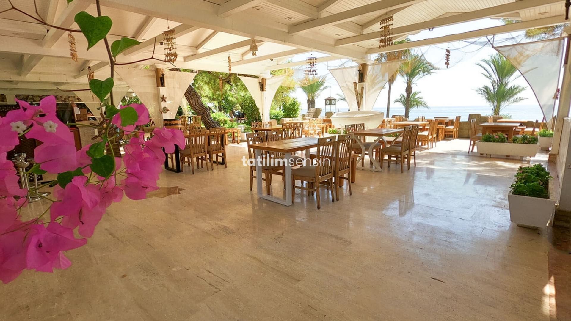 Pirate's Beach Club - 9