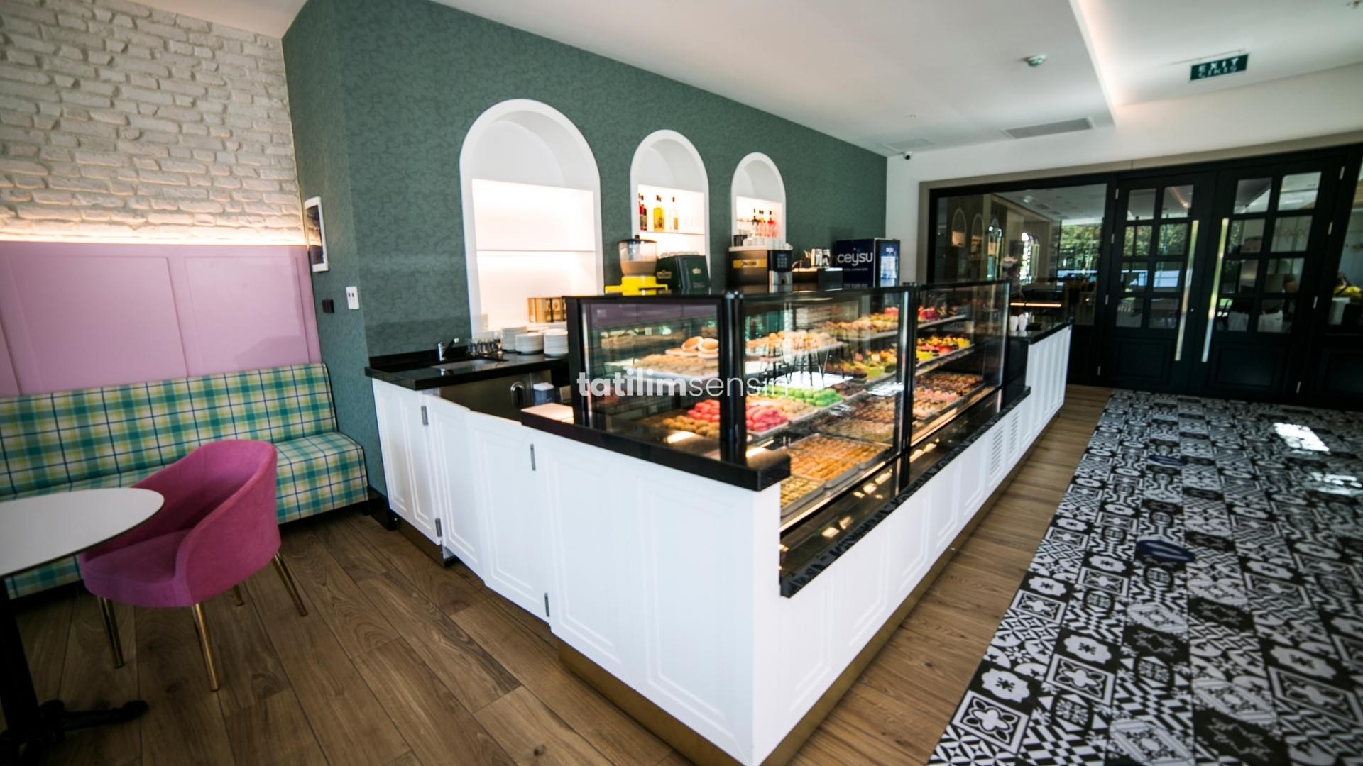 Sailors Beach Club - 11