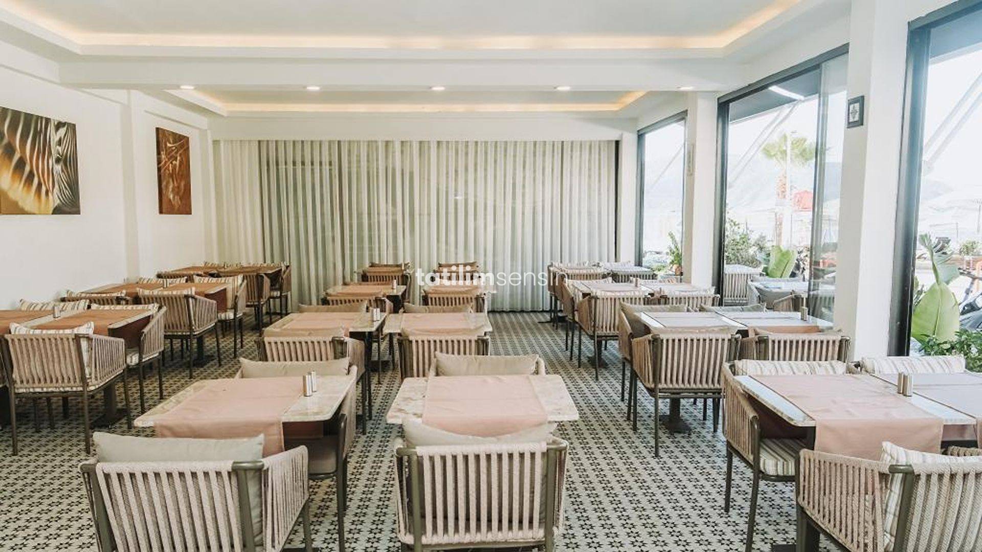 Honeymoon Beach Hotel - 11