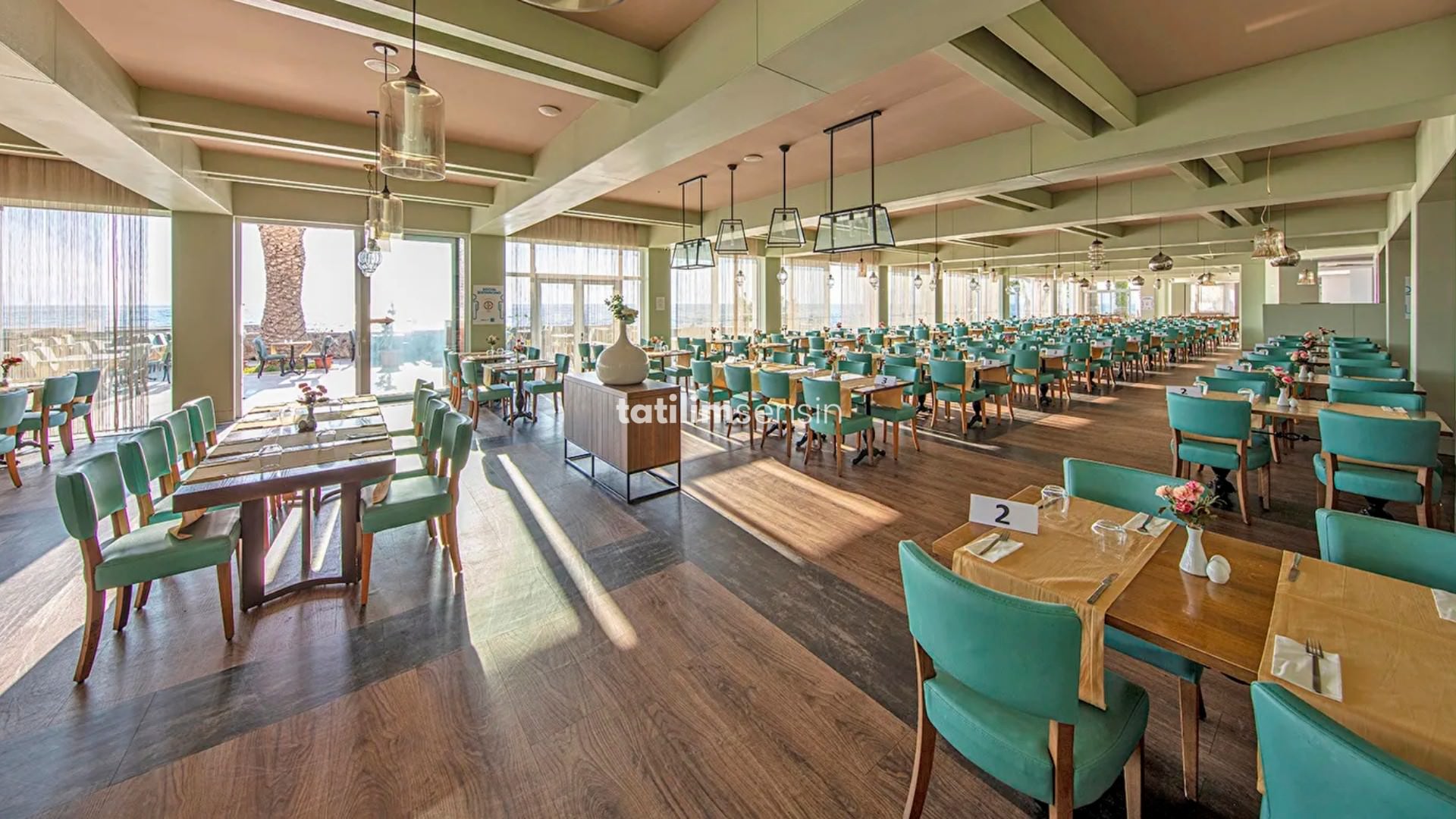 Le Bleu Hotel  Resort - 8