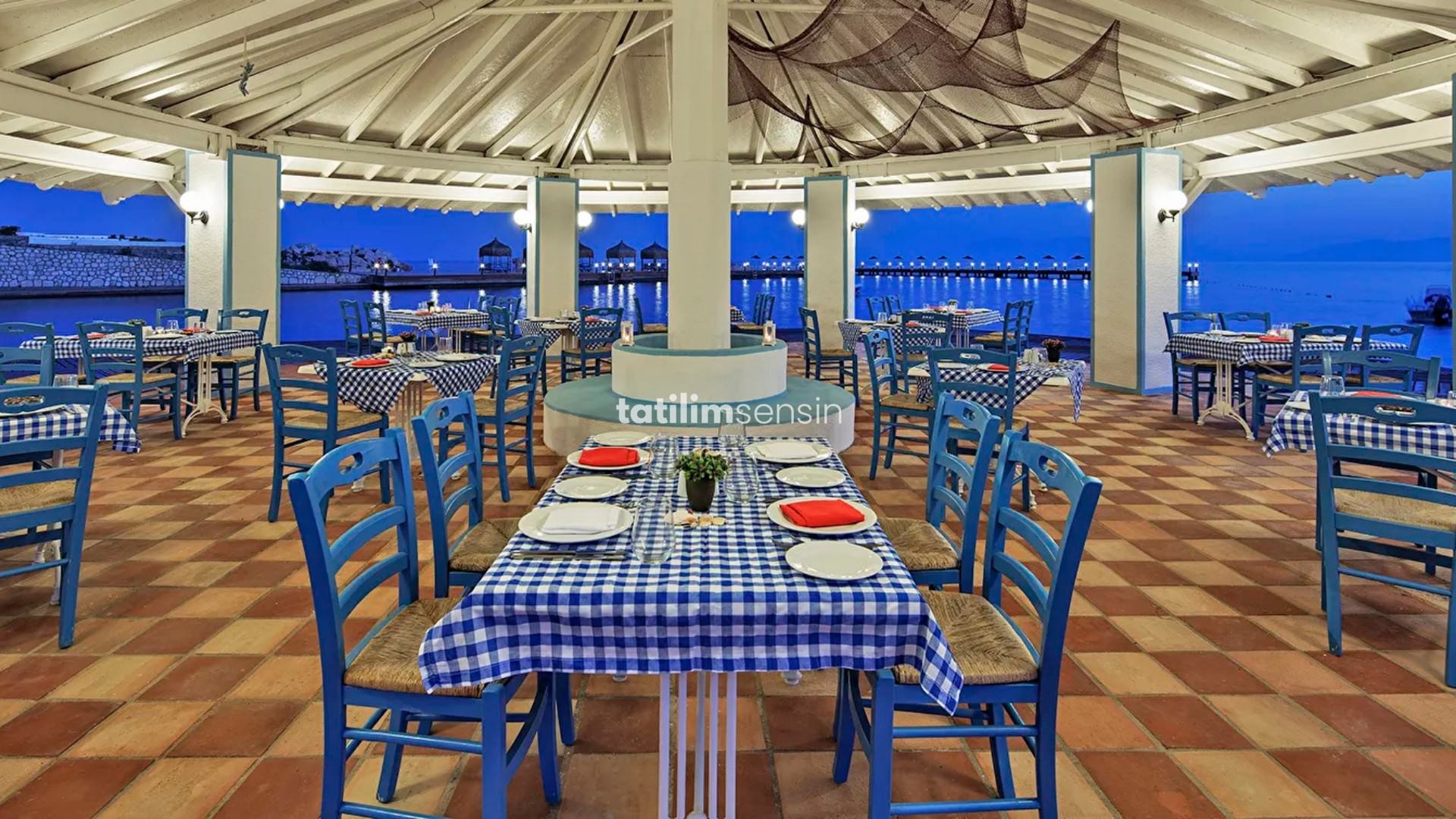 Le Bleu Hotel  Resort - 9