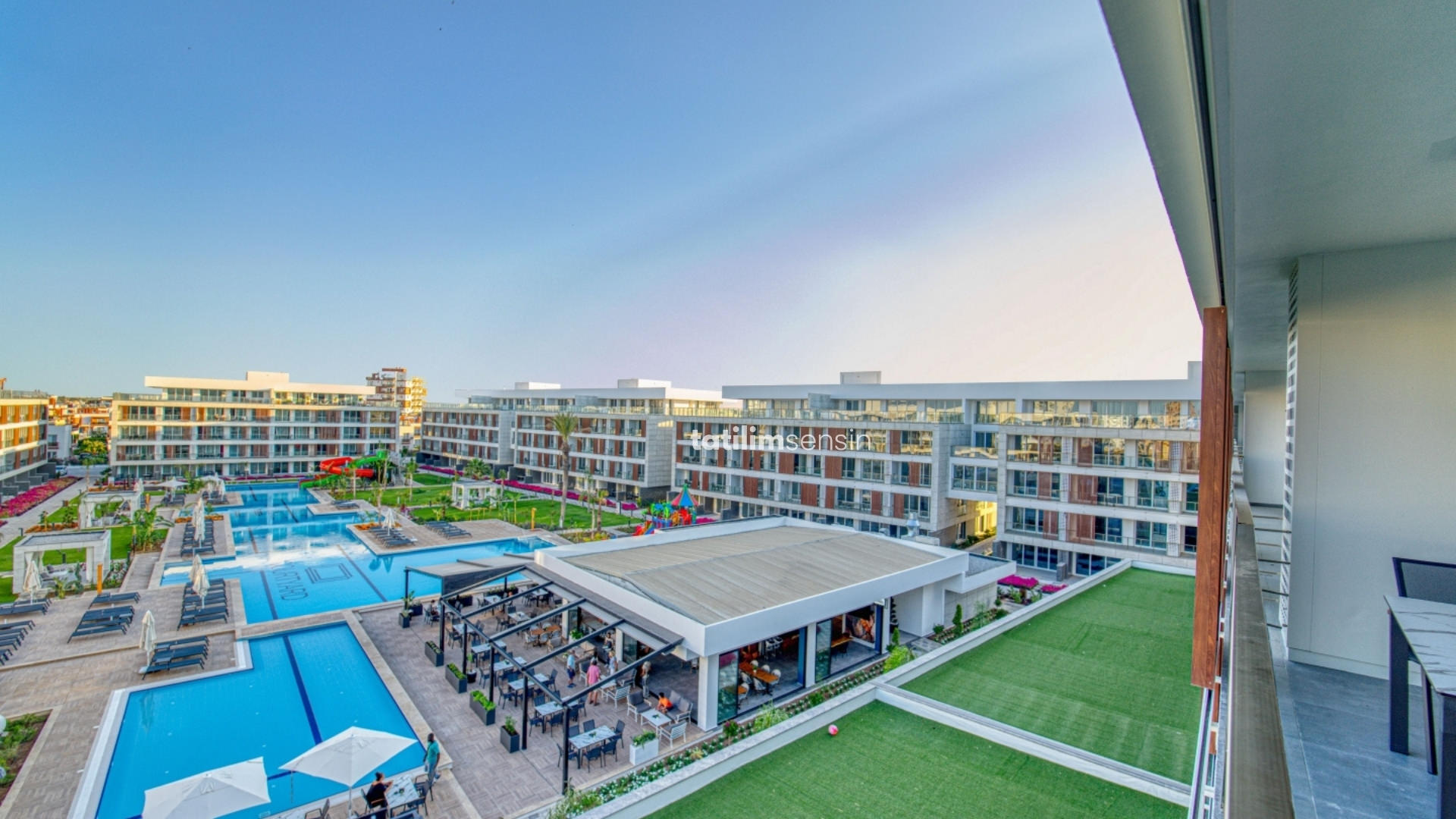 Courtyard Long Beach Holiday Resort - 3