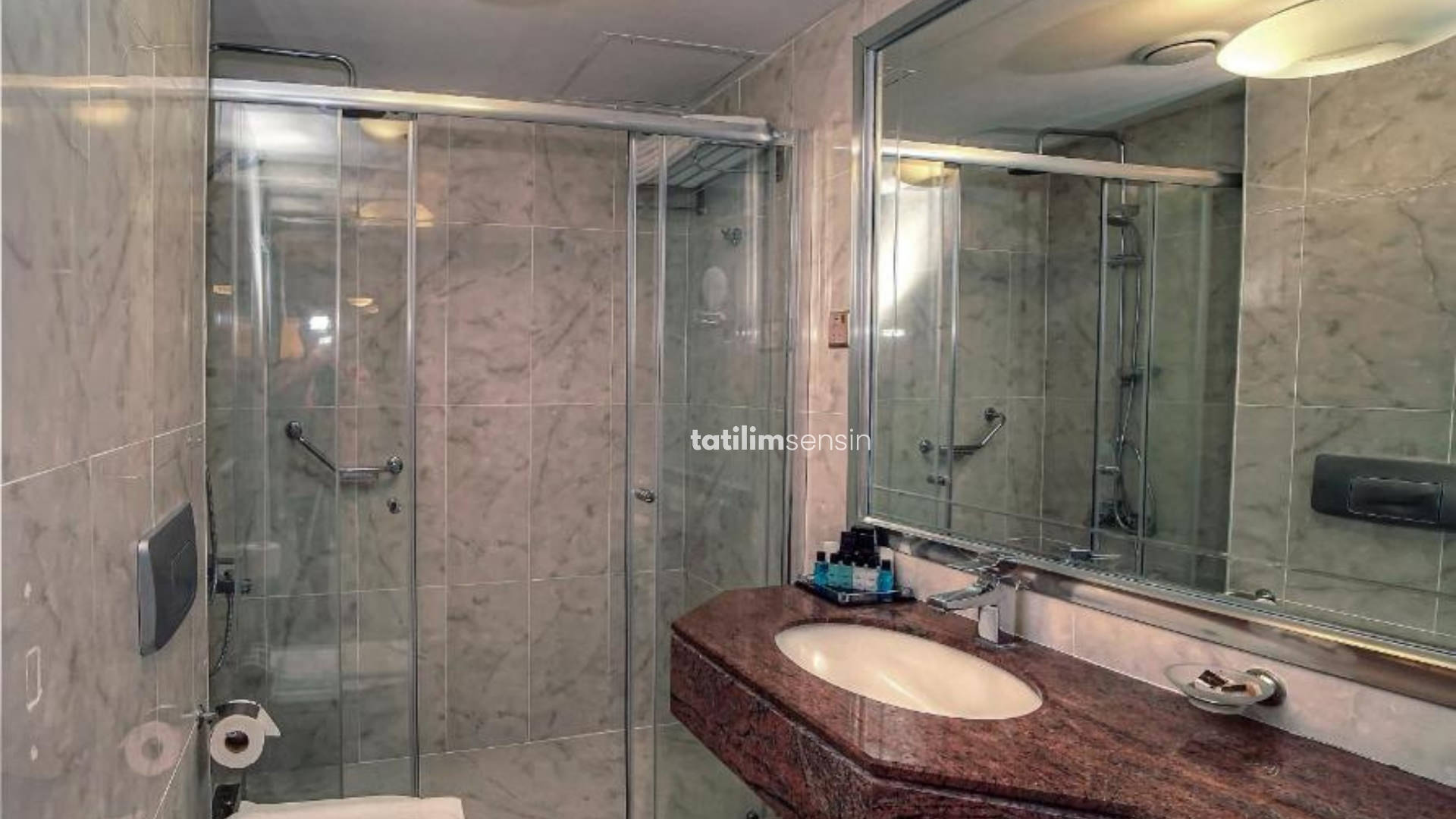 Jasmine Court Hotel - 17