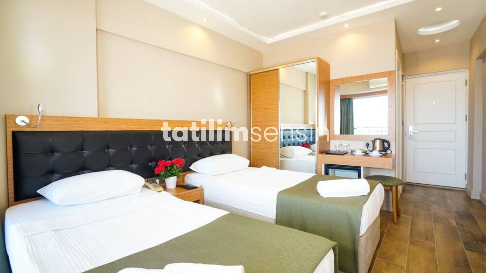 Aurasia Beach Hotel - 11