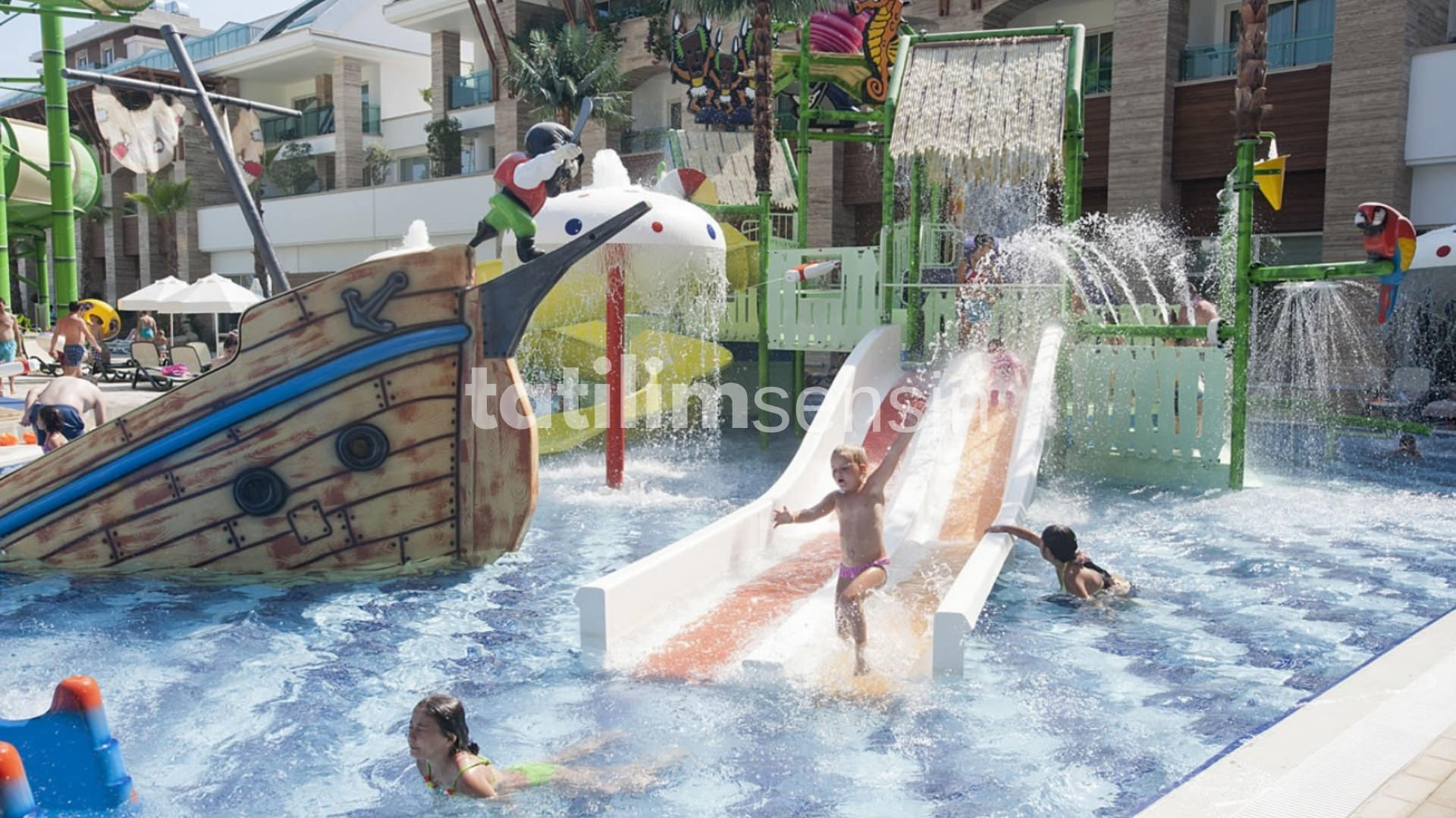 Crystal Waterworld Resort Spa - 11