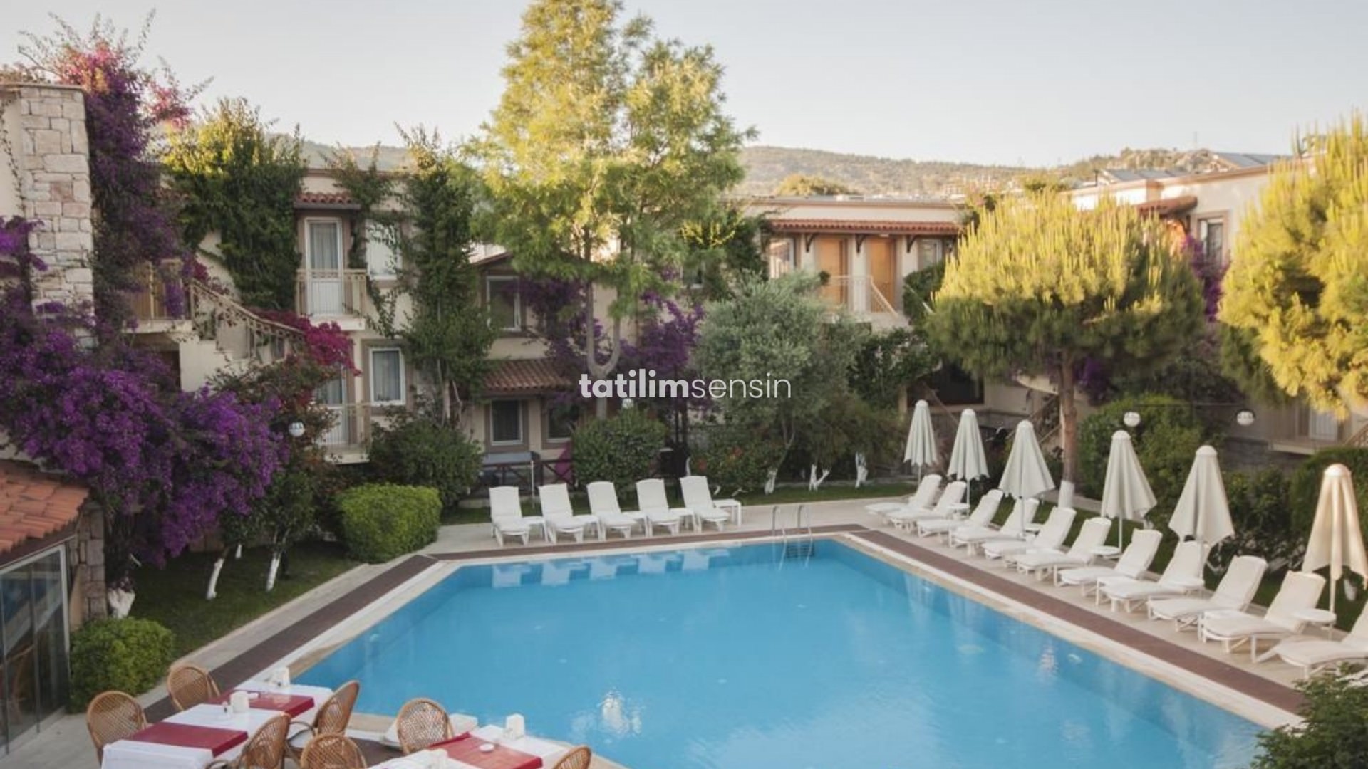 Moonshine Suites Hotel - 5