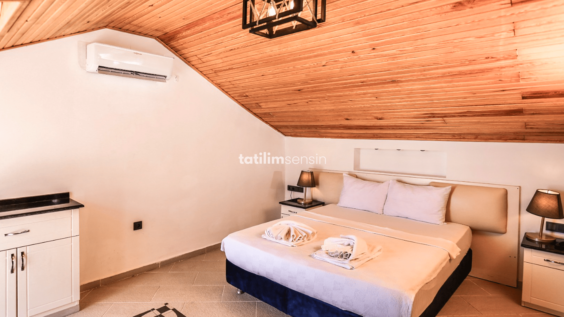 Tropical Deluxe Hotel - 11