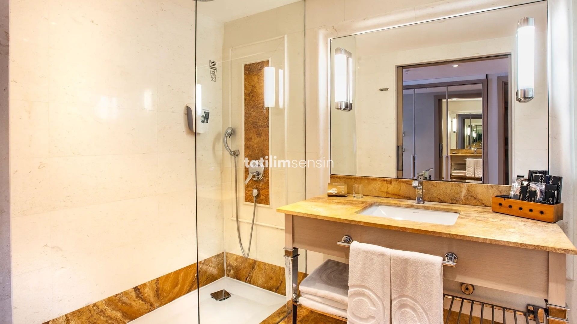 Charisma De Luxe Hotel - 18