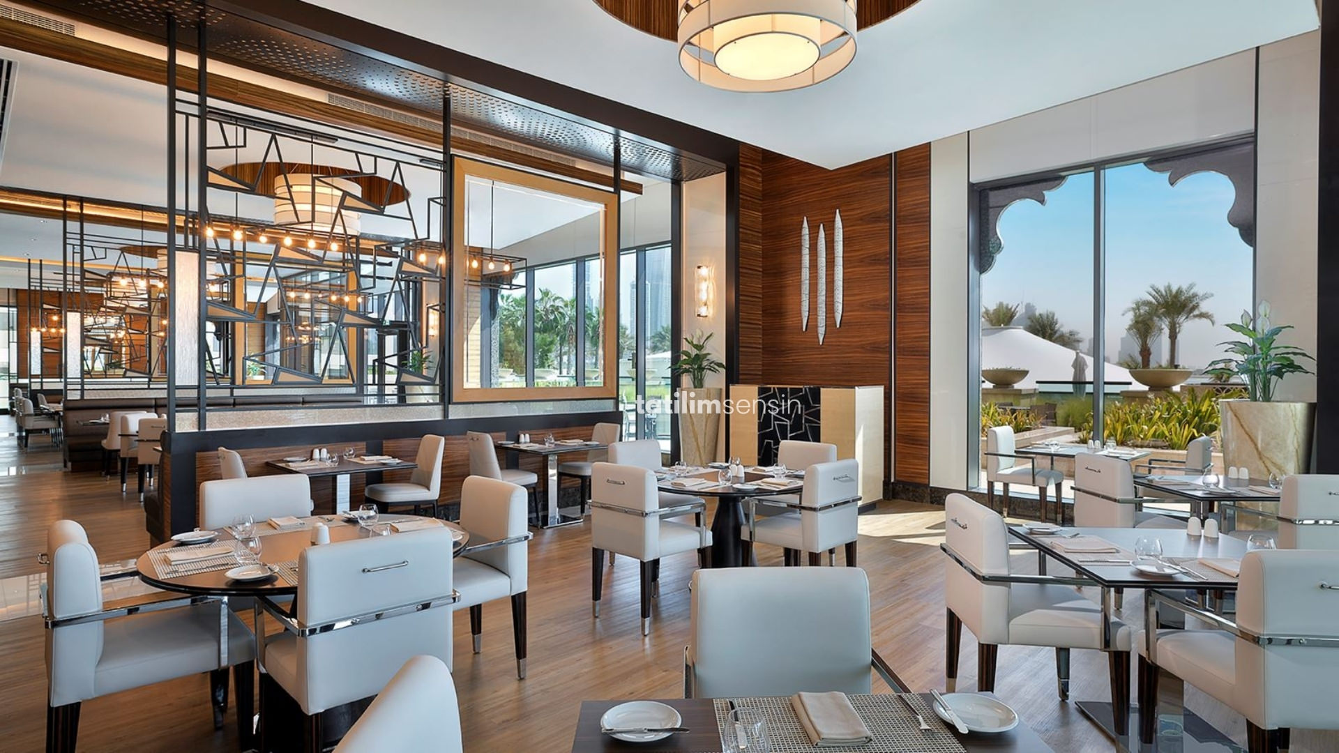 Hilton Dubai Palm Jumeirah - 14