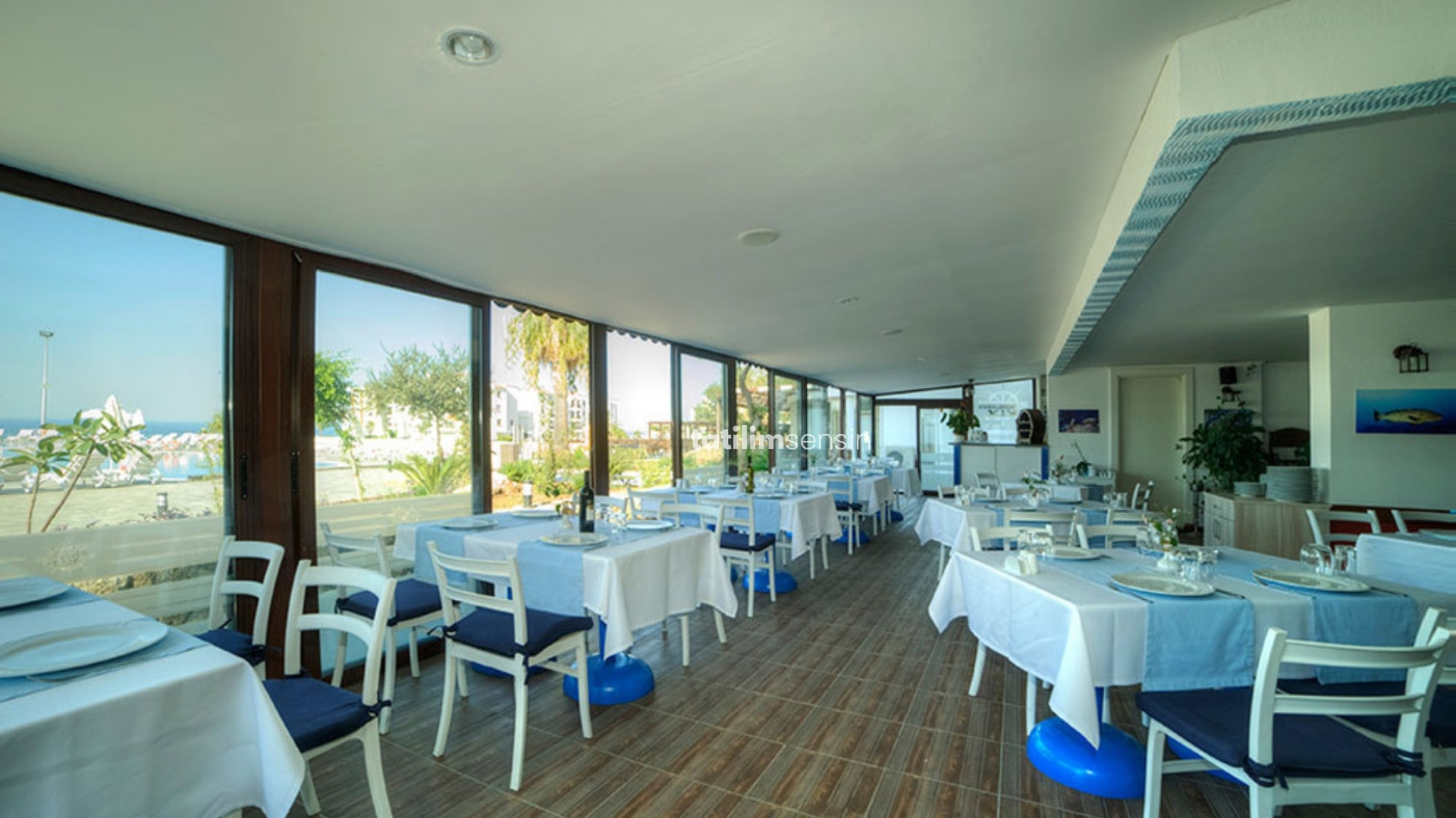 Jasmine Court Hotel - 9