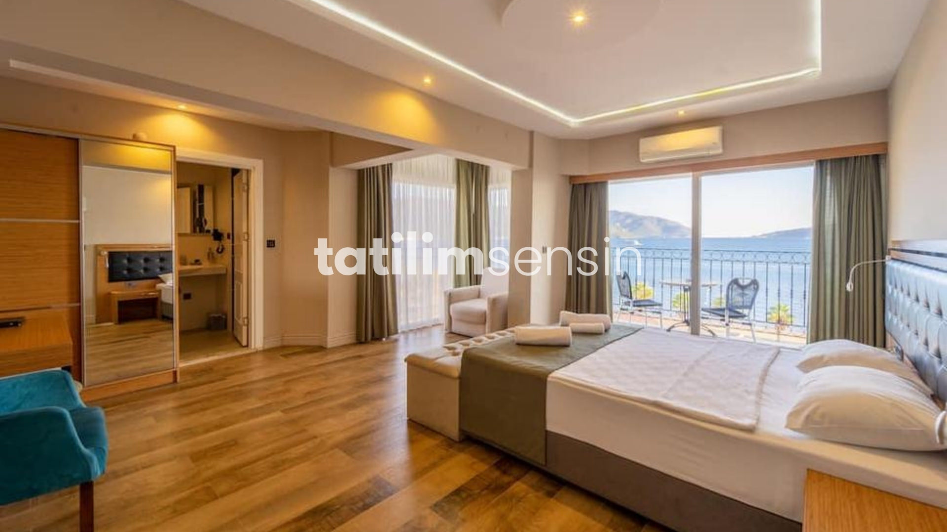 Aurasia Beach Hotel - 10