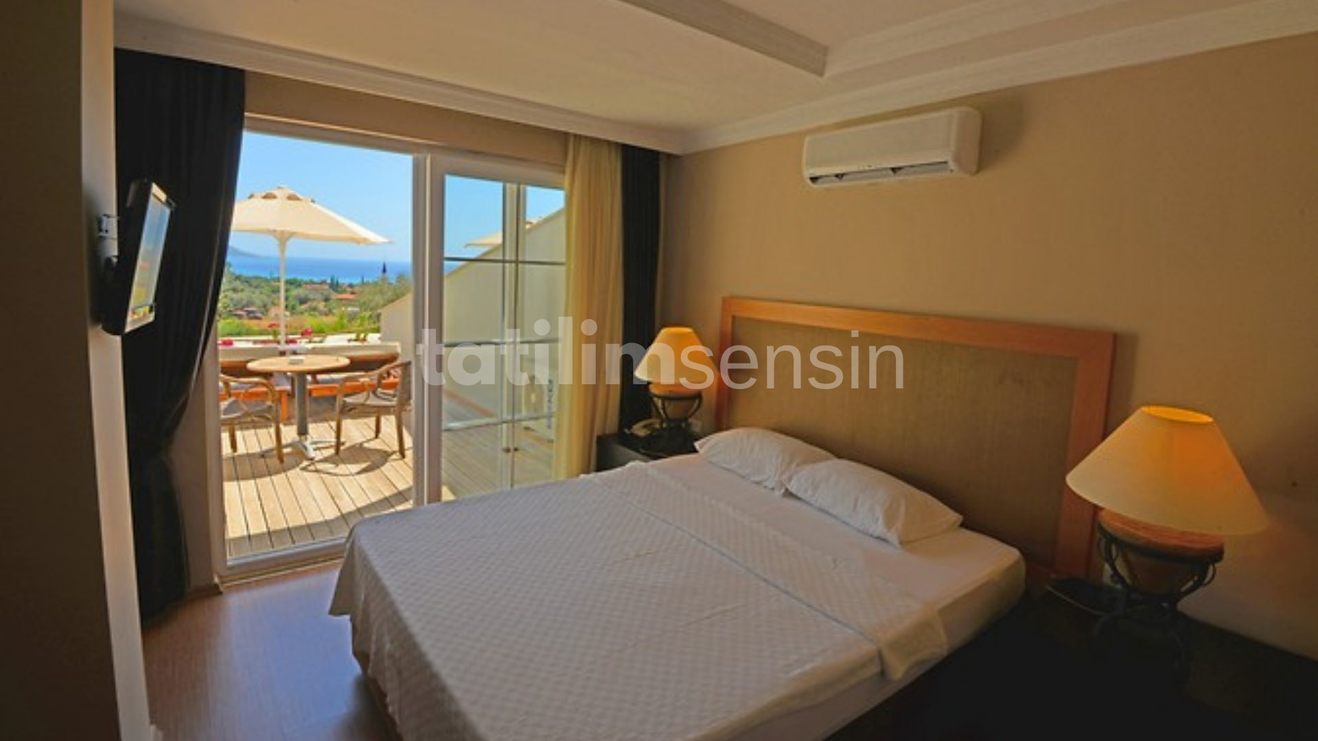 Manaspark Deluxe Hotel - 8