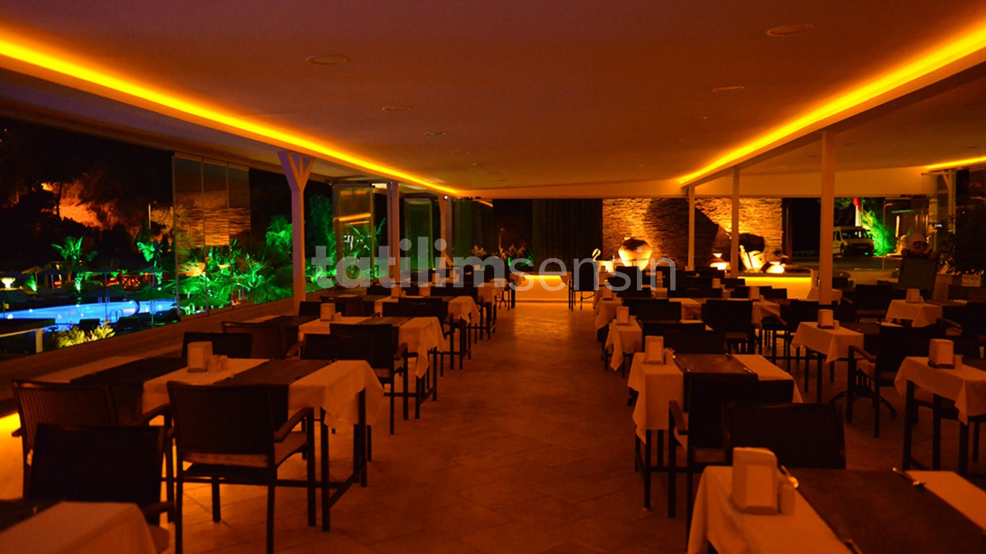 Manaspark Deluxe Hotel - 6