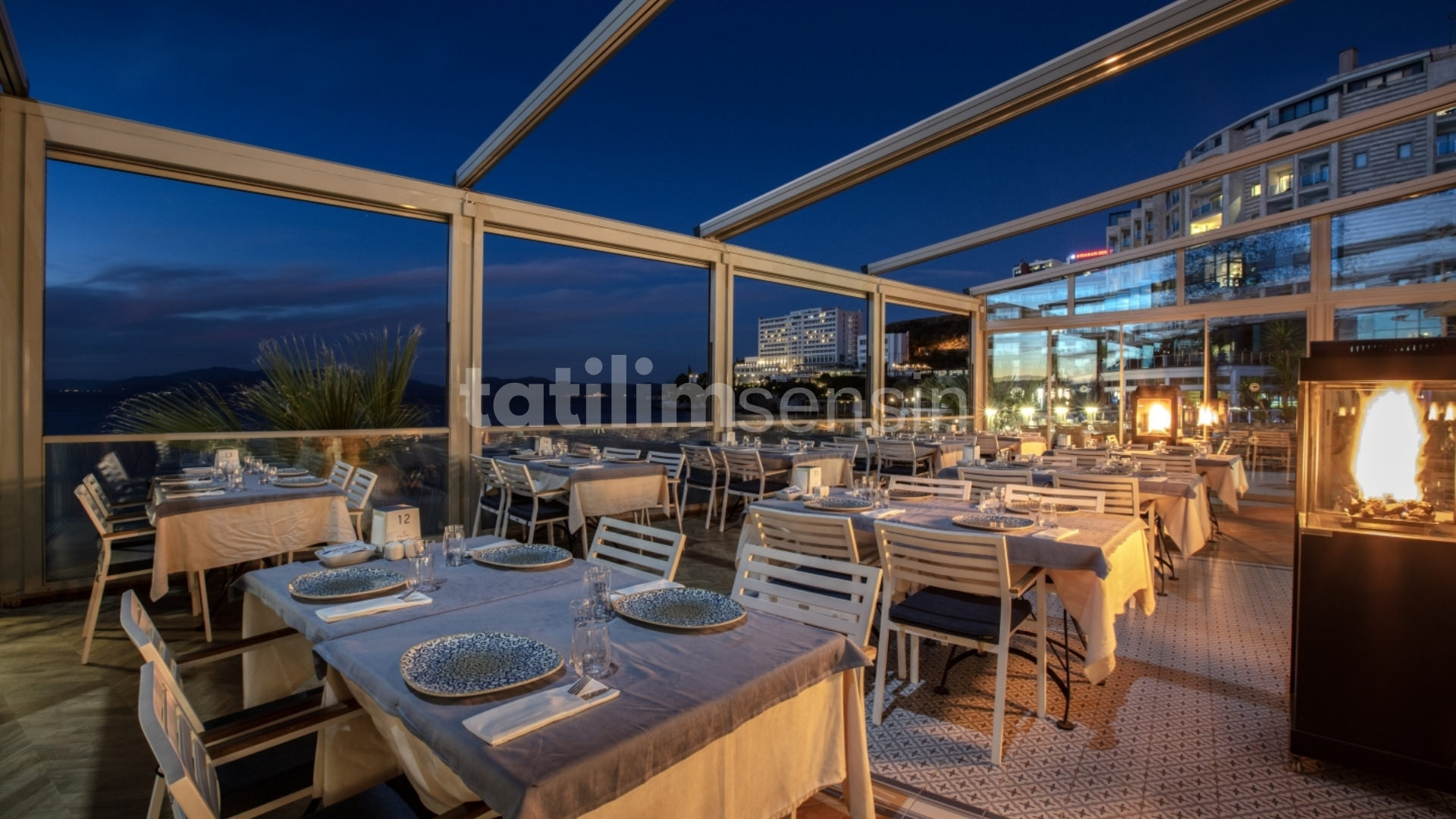 Charisma De Luxe Hotel - 11