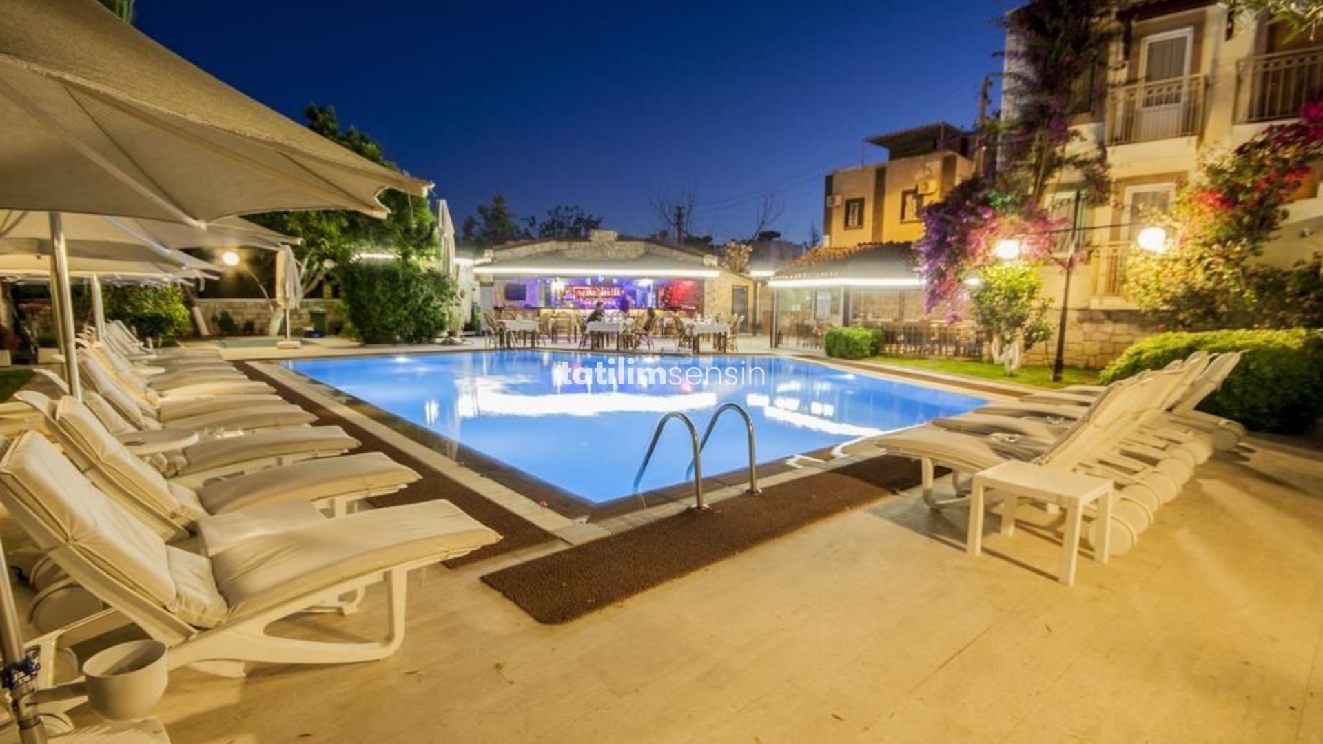 Moonshine Suites Hotel - 4