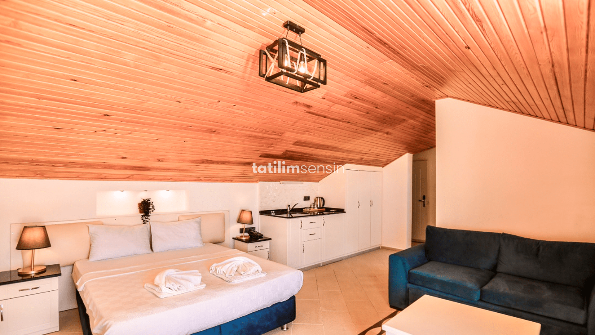 Tropical Deluxe Hotel - 10