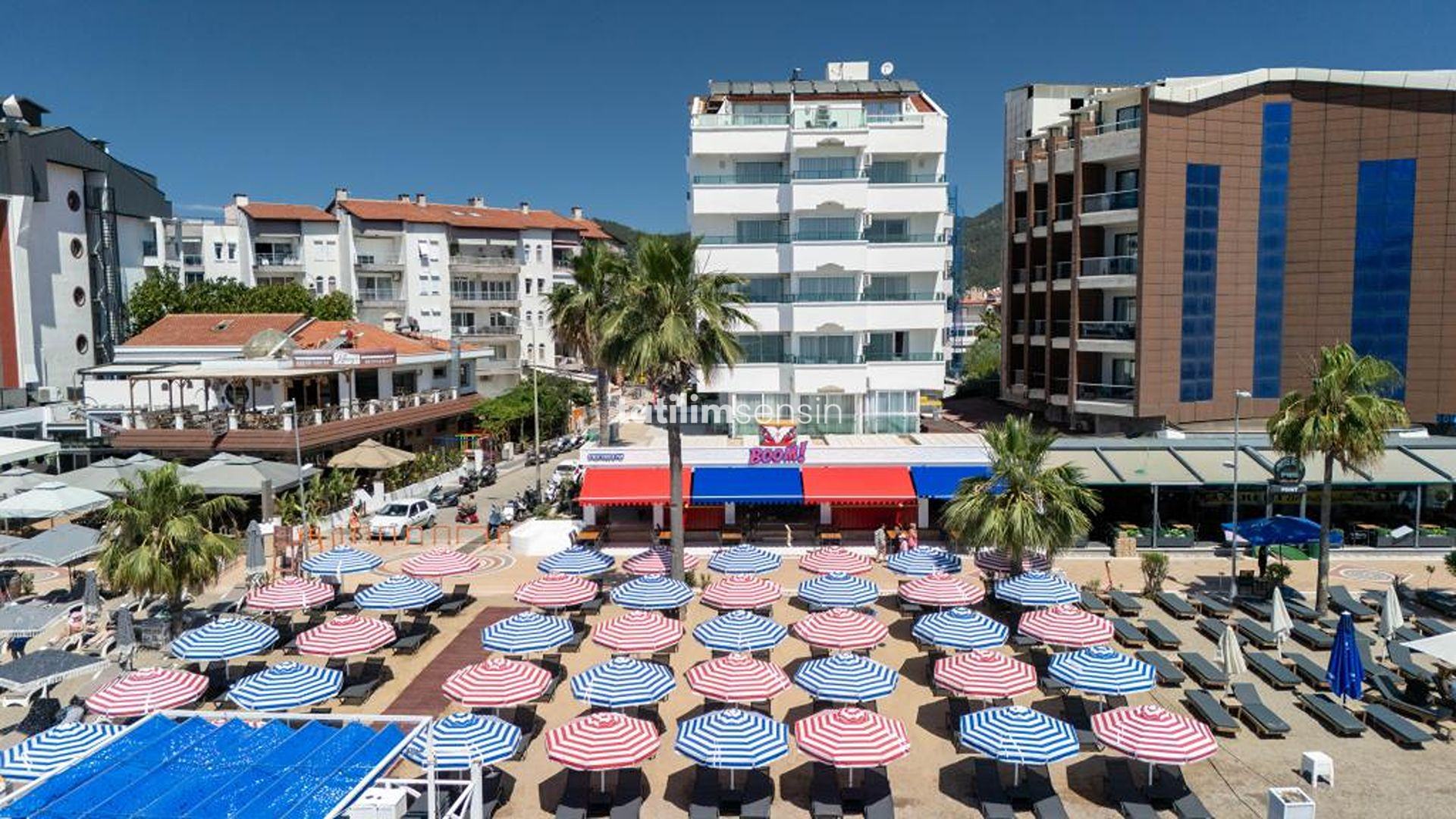 Honeymoon Beach Hotel - 1