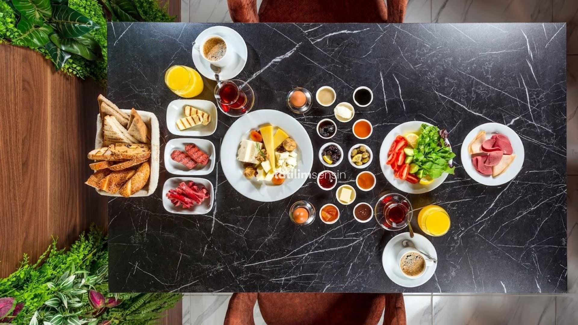 Novel Centre Point Hotel - 13